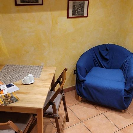 Porta Romana Small Studio Apartment Милано Екстериор снимка