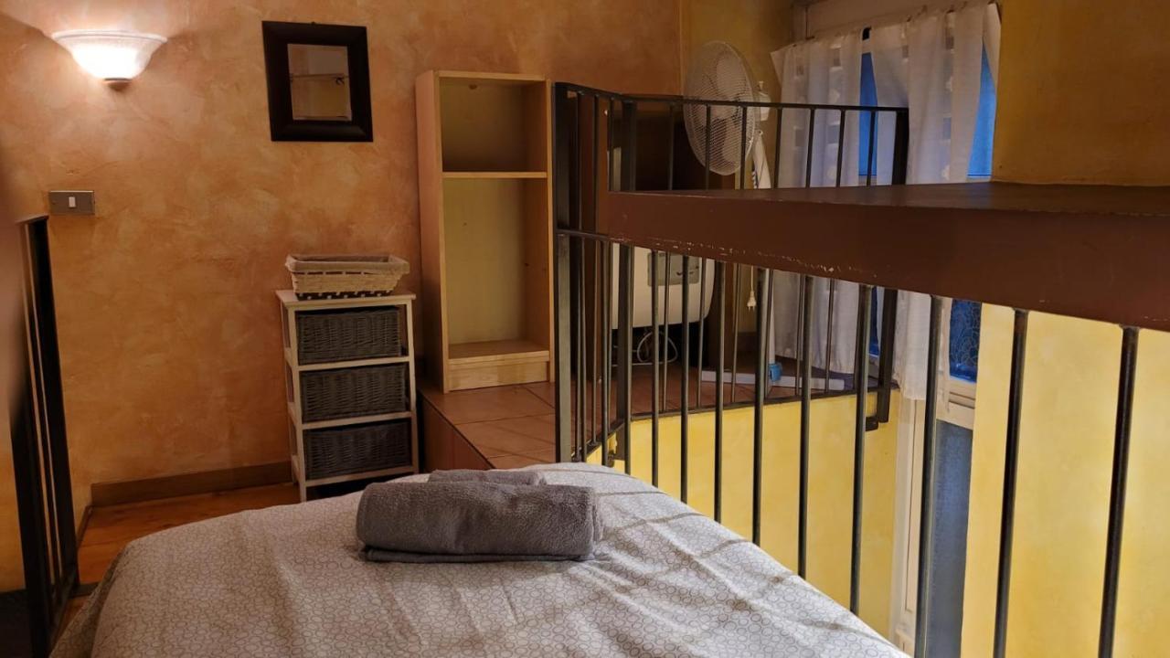 Porta Romana Small Studio Apartment Милано Екстериор снимка