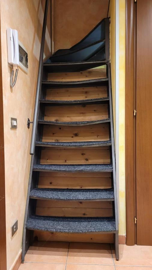 Porta Romana Small Studio Apartment Милано Екстериор снимка