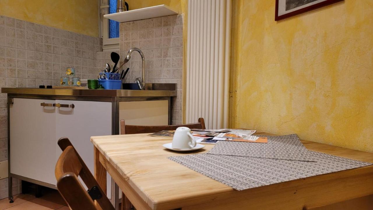 Porta Romana Small Studio Apartment Милано Екстериор снимка